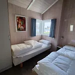 6 Personen In 1. Reihe Zum Mit Kanu Und Herrlichem Seeblick, Sauna, Whirlpool, Kaminofen, Klimaanlage Und E-tankstelle Am Haus In *