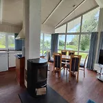 Hébergement de vacances 6 Personen In 1. Reihe Zum Mit Kanu Und Herrlichem Seeblick, Sauna, Whirlpool, Kaminofen, Klimaanlage Und E-tankstelle Am Haus In