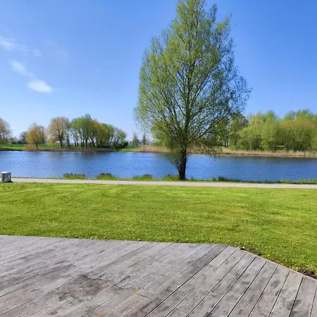 Feriehus 6 Personen In 1. Reihe Zum Mit Kanu Und Herrlichem Seeblick, Sauna, Whirlpool, Kaminofen, Klimaanlage Und E-tankstelle Am Haus In *