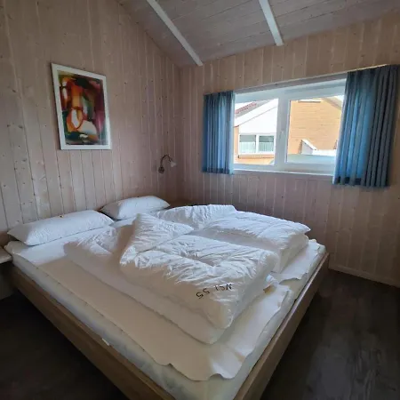 6 Personen In 1. Reihe Zum Mit Kanu Und Herrlichem Seeblick, Sauna, Whirlpool, Kaminofen, Klimaanlage Und E-tankstelle Am Haus In Prázdninový dům Otterndorf